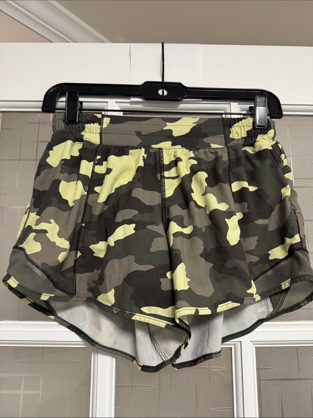 lululemon athletica Women's Camo Running Shorts - Olive & Yellow